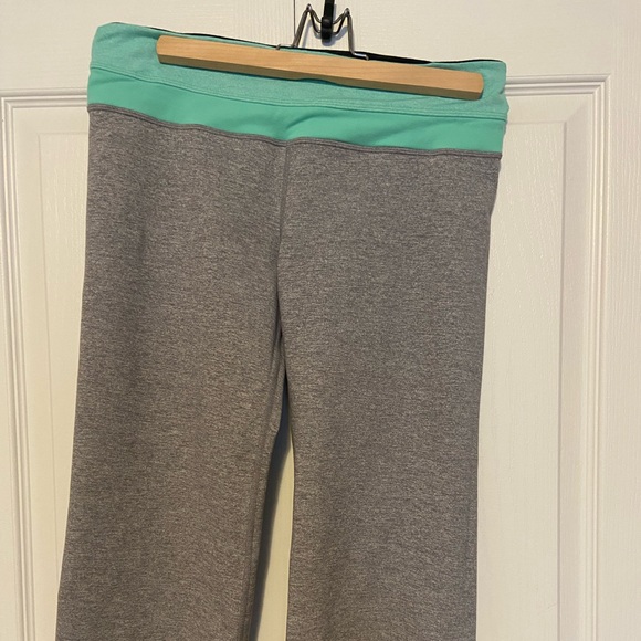 Reversible Lululemon Crops - Picture 2 of 4